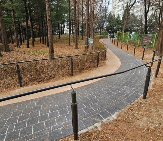 ‘누구나 안전하고 편리한 공원’ 서울시, 무장애 친화공원 늘려 나간다’