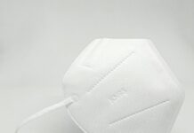 서울시, 독감 유행 비상에 감염취약시설에 마스크 600만장 지원 white round plastic container on white table